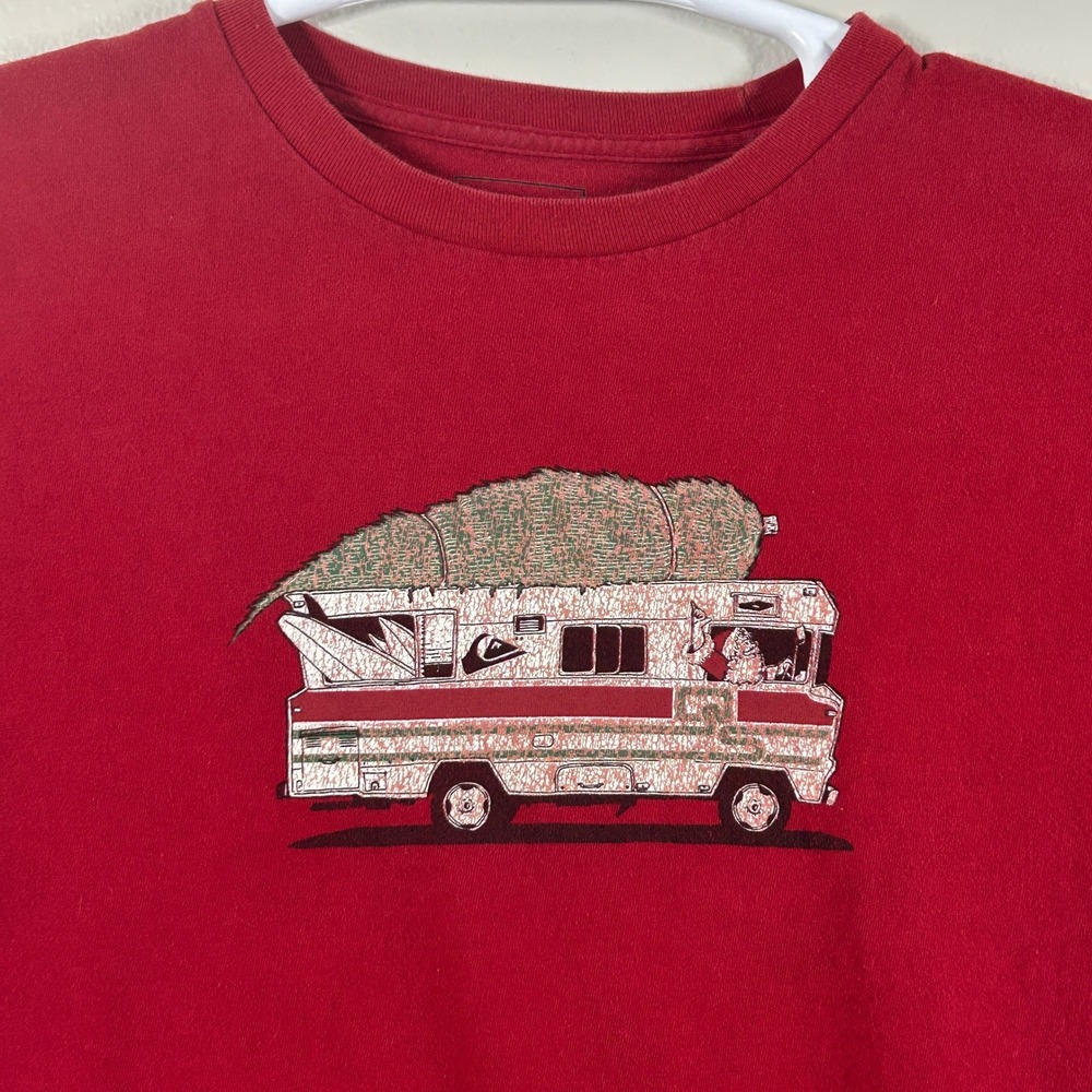 Quiksilver Mens Red Christmas RV Surfboard Graphic T-Shirt Large Regular Fit